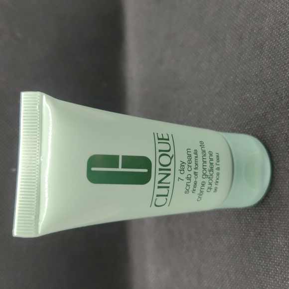 CLINIQUE Skin Care Kit - Picture 5 of 8